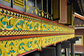 Rumah adat aceh krong bade keunikan penjelasan gambar 14 januari 2021 10 agustus 2020 oleh riska sri handayani provinsi aceh atau beberapa tahun yang silam lebih dikenal dengan nama nanggroe aceh. 7 Fakta Unik Rumah Adat Aceh Krong Bade Rumah Anti Gempa