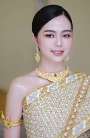 💎ດູແລເຈົ້າສາວງານແລງ 01.11.2025 ສວຍໆຫວານໆ🥰 My make up & Hair Phetvilay  Saentho 💎 ວັນວິວາ Vanviva Wedding ຜູ້ຊ່ວຍ Mithouna Kook 💄Revlon Lao