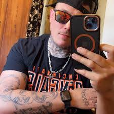 Renee Larios's Instagram, Twitter & Facebook