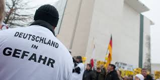 Supporters of turkish president recep tayyip erdogan shout slogans in taksim square on wednesday tolga bozoglu/epa. Debatte Rechtsextreme Russlanddeutsche Sex Lugen Und Grosse Politik Taz De