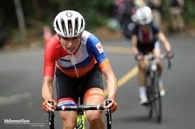 Ontdek de perfecte stockfoto's over annemiek van vleuten en redactionele nieuwsbeelden van getty images kies uit premium annemiek van vleuten van de hoogste kwaliteit. Nach Schwerem Sturz Annemiek Van Vleuten Ist Zuruck Auf Dem Rad Velomotion