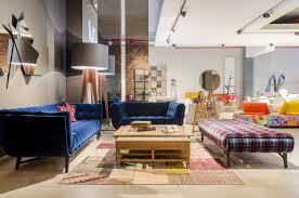 Le design et la décoration française. Ameublement Roche Bobois Accelere Son Developpement A L International Le Moci
