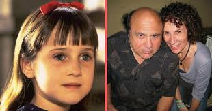 Danny devito hold up danny devito directed the most inﬂuential film of my childhood? Matilda Star Says Danny Devito And Rhea Perlman Comforted Her On Set