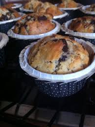 Vrai Muffins Au Pepites De Chocolat Au Top 300g Farine 100g Sucre 25cl Lait 75g Beurre Fondu 2 Pincees D Muffin Chocolat Cookies Beurre De Cacahuete Muffins