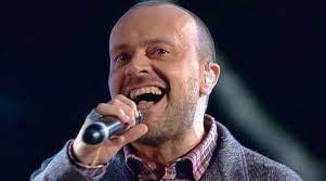 Max pezzali, oggi giudice del programma the. Max Pezzali Eta Altezza Peso Moglie Figlio Caffeina Magazine
