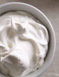 Creme Chantilly Au Raifort Pour 4 Personnes Recettes Elle A Table Recette Creme Fouettee Maison Alimentation Recettes Glacage Fondant