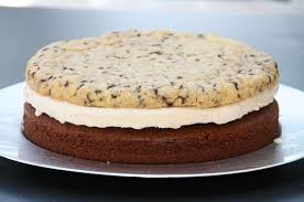 Layer Cake Ou Gateau A Etages Fondant Au Chocolat Glace Vanille Et Cookies Geant Les 5 Sens En Cuisine Cookies Recette Fondant Au Chocolat Gateau A Etage