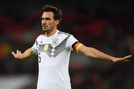 He came through the bayern munich youth academy before joining borussia dortmund on loan in january 2008 and officially signing for dortmund in february 2009 for €4 million. Report German National Team Players Question Jogi Low S Decision To Oust Mats Hummels Bavarian Football Works