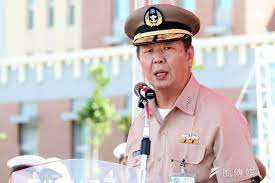 註：2013年起，二級上將在承平時期除非有特殊功績才能晉升為一級上將；二級上將滿六十四歲須退伍。 中華民國一級上將 · 中華民國現役陸軍中將 · 中華民國現役海軍中將 · 中華民國現役空軍中將. è§€é»žæŠ•æ›¸ åƒè¬€ç¸½é•·é»ƒæ›™å…‰é€€ä¼å¾Œç‰½å‹•çš„å°‡å®˜äººäº‹ä½ˆå±€ é¢¨å‚³åª'