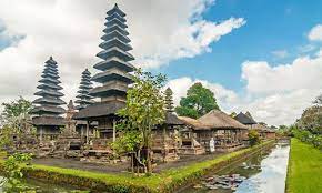 Taman ayun temple is a very beautiful hindu temple uniquely designed with a distinctive style of balinese architecture and surrounded by a large of in papyrus of usana bali mentioning that one of dewa catur lokapalas carry through its worship is meru pucak pangelengan that is a temple building. Taman Ayun Temple Mengwi Bali Pura Taman Ayun Bali