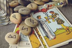 It is patterned in the celtic style. Love Runes Get To Know Secrets About Your Love Life Wemystic