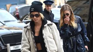 Doch mit ihrem neusten öffentlichem auftritt hat sie womöglich zahlreiche herzen. Cara Delevingne Gab Es Eine Blitzhochzeit Mit Ihrer Freundin Stern De