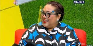 Beri salam pada diri sendiri dahulu. Nunung Ungkap Masa Sulit Saat Rehabilitasi Sempat Melukai Diri Sendiri Merdeka Com