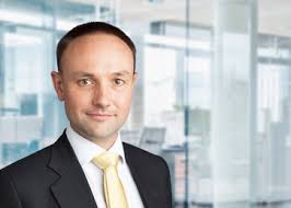 More car retail opportunities for women to follow gender pay gap publicity 