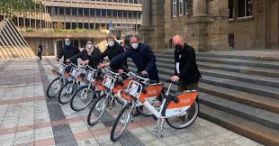 Auf diesen seiten finden sie informationen zu städtischen. Siggi Rader Fahren Durch Ganz Bielefeld Zeitung Fur Kommunale Wirtschaft