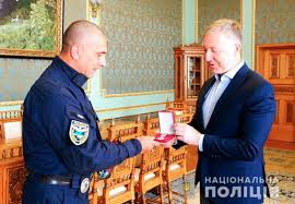 Секретар рнбо олексій данілова провів брифінг за результатами засідання ради національної безпеки і оборони україни. U Chernivcyah Majora Policiyi Nagorodili Vidznakoyu Rnbo Cherniveckij Promin Novini Bukovina Chernivci