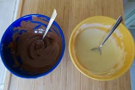 Carres Aux Cacahuetes Et Aux Deux Chocolats Dans La Famille Cuisine Je Voudrais En 2020 Chocolat Recette Patisserie Orientale Gateau Sans Cuisson