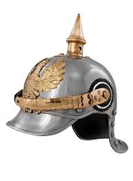 The troops in the field required more protection than the leather helmet could offer. Deutsche Pickelhaube Maskworld Com