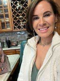 Jennifer Bayless's Instagram, Twitter & Facebook