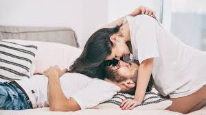 (zum beispiel, wenn die partnerin auf der seite liegt, den oberen schenkel ein wenig hochzieht und den po nach vorne streckt.) Reiterstellung Die 5 Grossten Probleme Und Wie Ihr Sie Lost Fit For Fun