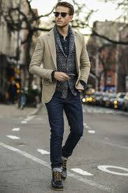 Simple à porter et possédant une coupe mettant en valeur le corps, le savoir porter le blazer est quelque chose qui s'apprend. Comment Choisir Et Porter Un Blazer Homme Psm