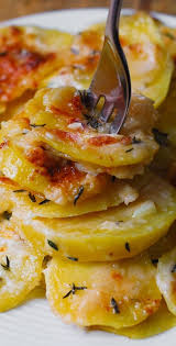 Easy Scalloped Potatoes With Garlic Thyme And Parmesan Cheese In 2020 Scalloped Potatoes Easy Easy Scalloped Potatoes Recipe Scallop Recipes