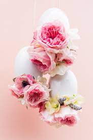 Don't worry if it doesn't, just hold the bouquet upside down, and trim the inner stems a little more, leaving the outer ones to support it. Hanging In There Upside Down Diy Hanging Floral Arrangement Paper And Stitch