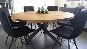 table ronde plateau en chene brut pieds croise en acier verni creation sur mesure table salle a manger table de salle a manger bois table a manger bois brut