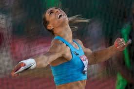 Lil c rich is the red hair, la nay is the blonde, and sha'carri is dark. Sha Carri Richardson Notches Colorful Win At Olympic Trials
