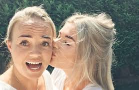 Template:infobox sportsperson maartje paumen (born 19 september 1985) is a dutch field hockey player, who plays as midfielder for dutch club hc den bosch. Maartje Paumen En Vriendin Verwelkomen Zoon