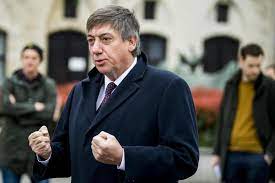 Ever since taking office in october 2014, the flemish politician, who holds the additional title of deputy prime minister, had warned about the threat of islamist radicalization and belgium's unique vulnerability to terrorism. Negociations Federales Jan Jambon N Va Rejette L Idee D Un Soutien Elargi Au Gouvernement Demissionnaire Le Soir