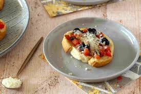 Our last of the 20 appetizers for a party roundup: 11 Quick And Easy Party Snacks And Appetizers