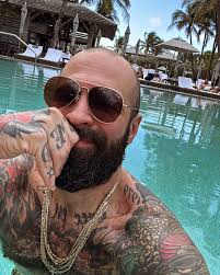 Brett David's Instagram, Twitter & Facebook