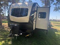 The walls and floor are built using laminated construction. Rockwood Ultra Lite Travel Trailer