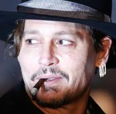 Er hatte mit ihm bereits in dem film wenn träume fliegen lernen zusammengearbeitet und war begeistert von ihm. Johnny Depp Nach Gewaltvorwurfen Sah Man Mich Als Biest Welt