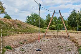 Eltern, die nicht nur zusehen wollen, wie der nachwuchs auf der seilrutsche rutscht, sondern auch selbst aktiv werden wollen, sollten sich zuvor vergewissern, dass die. Seilbahnen Auf Den Spielplatzen Der Check Hausmeister Infos Informiert