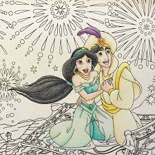 花火のシーンで夏っぽかったので アラジンを塗り始めました 今まで36色で塗っていたので 150色の色の多さにワクワク こんな色が塗りたいっていう時に絶対近い色があるのが嬉しい ディズニー塗り絵心に残る名シーン 大人のぬりえ 大人の color pencil art