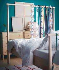 Avec beaucoup de couleurs differentes, pour les objets decoratifs. Verschonere Dein Schlafzimmer Ikea Deutschland