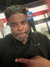 On the job, ROLLING my TIDE-self into “Dawg” country,, but it's great  seeing the Hometeam, Foster Carson from the Valley doing his thing‼️