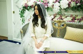 Aksi romantik tunku tun aminah dennis verbaas. Royal Bride Tunku Tun Aminah Royal Fashion Blog