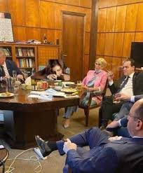 Ludovic orban (romence telaffuz:ˈludovik ˈorban; Internetul CastigÄƒ Din Nou Cine A Stat La MasÄƒ Cu Orban Dragnea Marica Si Snoop Dogg Cele Mai Tari Meme Uri DupÄƒ ApariÅ£ia Fotografiei Cu Guvernul Relaxat