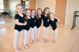 Regelmäßiges training und ständige wiederholung der übungen sind grundvoraussetzungen um ballett zu lernen. Voraussetzung Fur Ballett Training Erfullen So Geht S