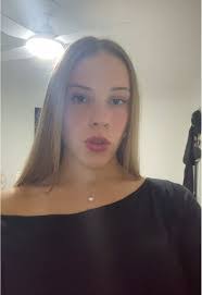 Lauren Kellerman's Instagram, Twitter & Facebook