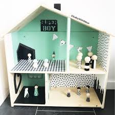 Ihr Lieben Ich Freue Mich So Sehr Euch Heute Unser Jungs Puppenhaus Von Ikea Zu Zeigen Ehe Ich Jetzt Anfange Mochte Ich Mic Puppenhaus Ikea Diy Kinder Holz