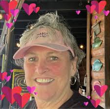 I made these giant snowmen over the weekend. Bird, trees and snowflakes  came from Booxie & Button Designs hearts ate from Forest Acre Primitives ☃️