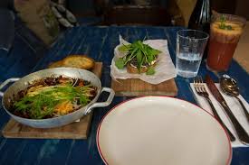 Factorio: Misto de bar, café e restaurante onde você pode tomar café da  manhã delicioso o dia todo