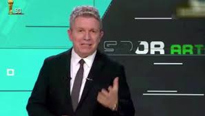 Trt binasını basan, kendilerine yurtta sulh konseyi diyen darbeci askerlerin, trt spikeri tijen karaş'a zorla okuttukları darbe. Trt Spor Spikeri Fb Gs Derbisini Boyle Tanimladi Kucuk Takimlarin Buyuk Derbisi