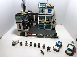Lego 7744 Police Headquarters City Minifigures 100 Complete Manual For Sale Online Ebay