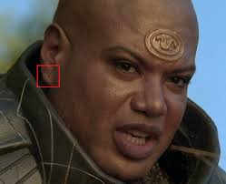 Does Teal'c wear earrings when he's not in front of the camera? :D // trägt  teal'c sonst ohrringe, wenn er nicht vor der kamera steht? :D