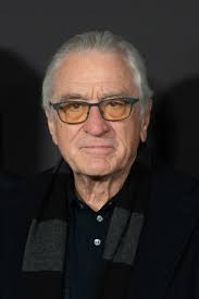 Robert De Niro premiato a Cannes con la Palma d'Oro alla carriera: gli  esordi, il tumore e il supporto alla figlia dopo il coming out